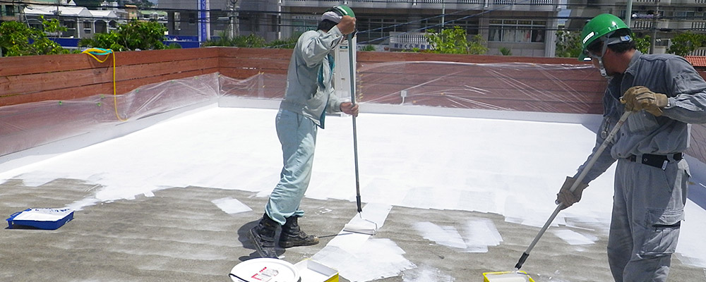 沖縄の壁の断熱塗装マサコートを行っています